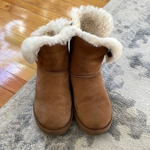 Like New UGG Bailey Button Caramel